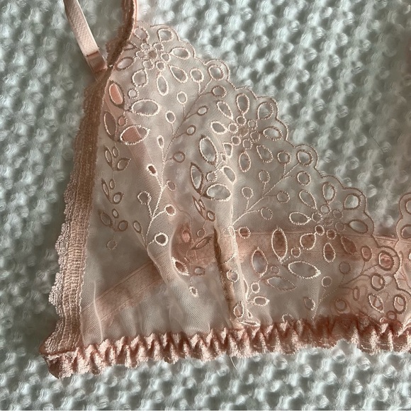 Hanky Panky Ethereal Eyelet Bralette in Blushing Pink Dainty Pretty Size Small - Picture 4 of 7